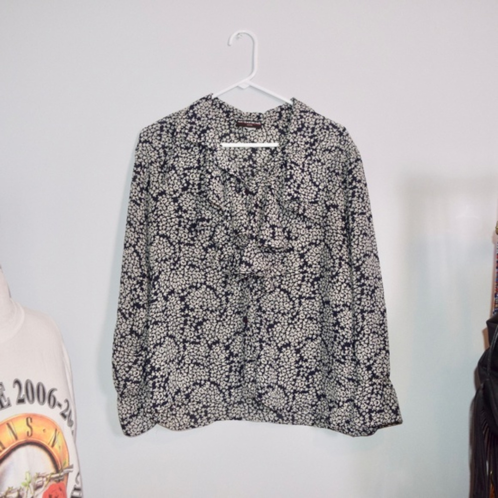 Notations Petite Ruffle Floral Blouse.